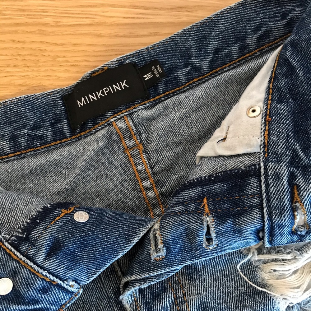 MINKPINK DISTRESSED DENIM HIGH RISE SHORTS - Picture 4 of 4